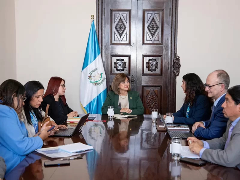 Vicepresidenta de Guatemala destaca políticas a favor de las mujeres, migración y economía durante reunión con representantes del BID