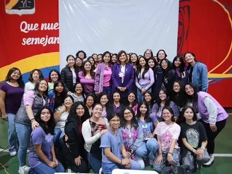Karin Herrera conmemora Día Internacional de la Mujer con juventudes del Colegio Belga