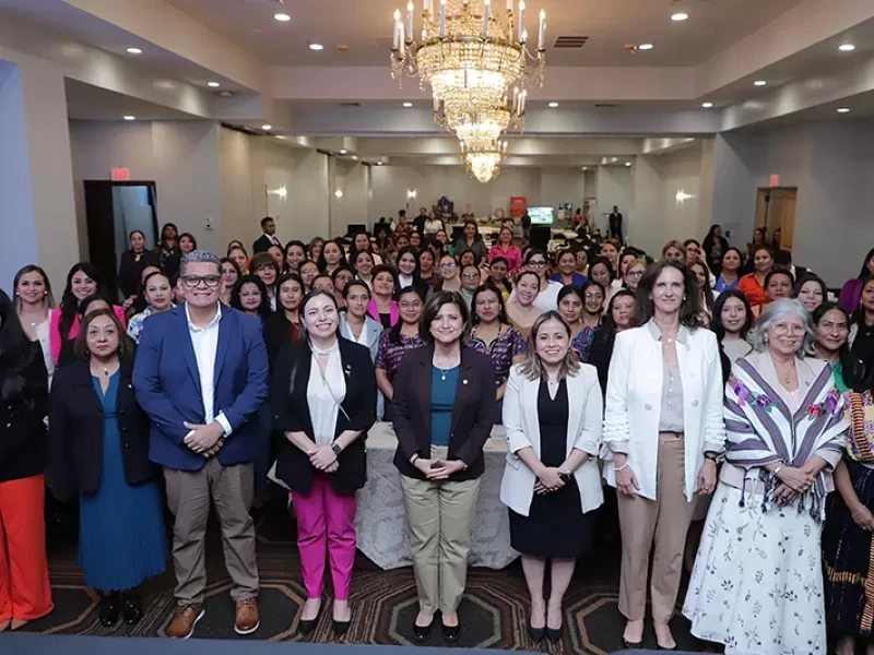 Karin Herrera participa en el 9º Congreso de Esposas de alcaldes