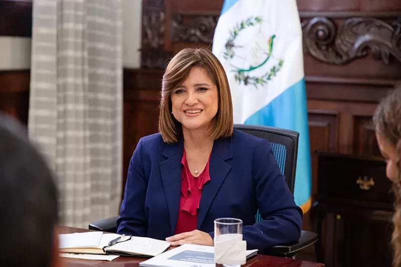 Vicemandataria dialoga sobre oportunidades para migrantes 
