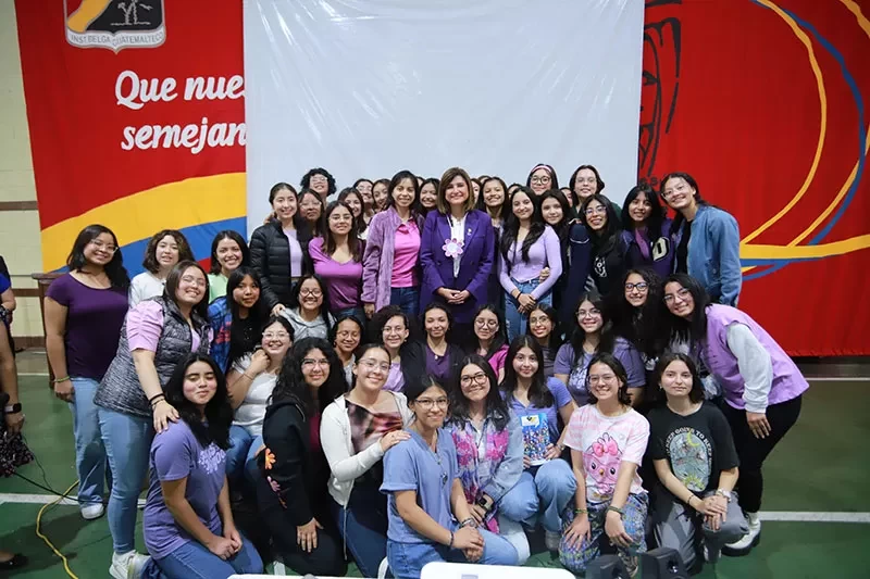 Karin Herrera conmemora Día Internacional de la Mujer con juventudes del Colegio Belga