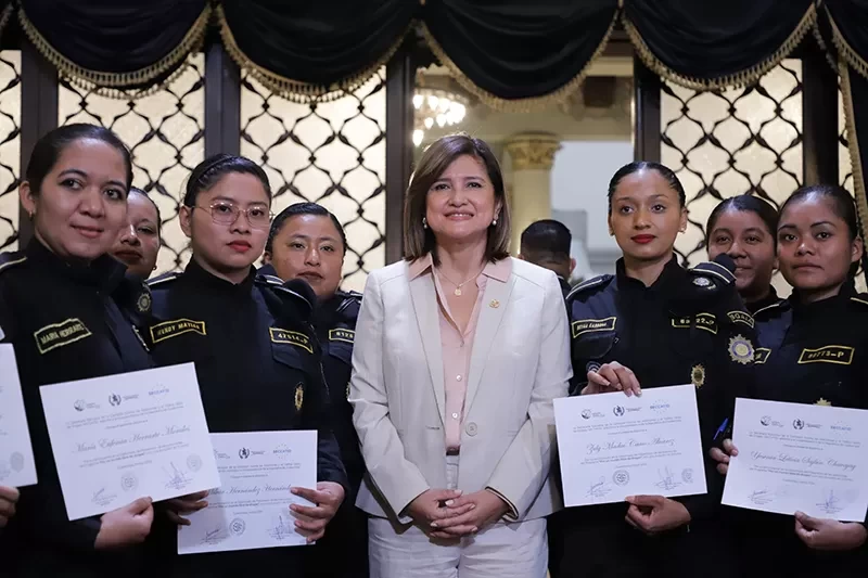 Vicepresidencia y SECCATID participan en clausura de diplomado en prevención del consumo de drogas