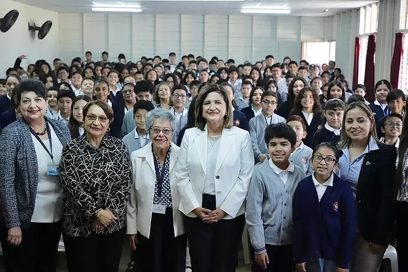 Vicepresidenta llama a "No contribuir con más violencia" en el Día Internacional contra el Acoso Escolar y Cibernético