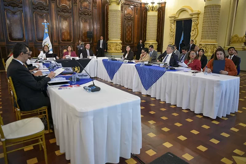 Vicepresidenta Karin Herrera preside reunión ordinaria de CONABED