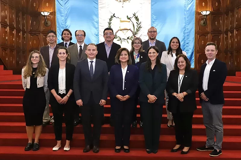 Presidenta en Funciones dialoga con diputada Francesa sobre cooperación y desarrollo ambiental