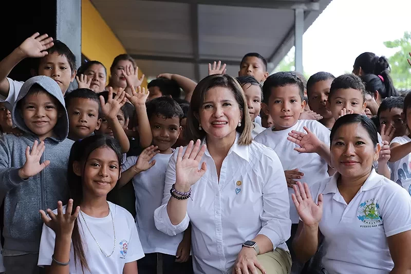Vicepresidenta realiza visita a Escuintla para prevenir los delitos VET y verificar situación de centro educativo