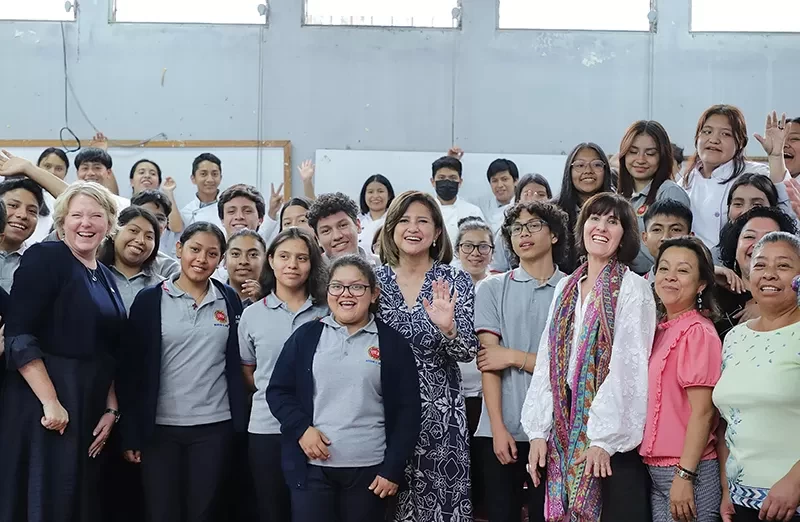 Vicepresidenta conversa con jóvenes sobre la importancia de la seguridad alimentaria y nutricional