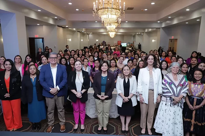 Karin Herrera participa en el 9º Congreso de Esposas de alcaldes