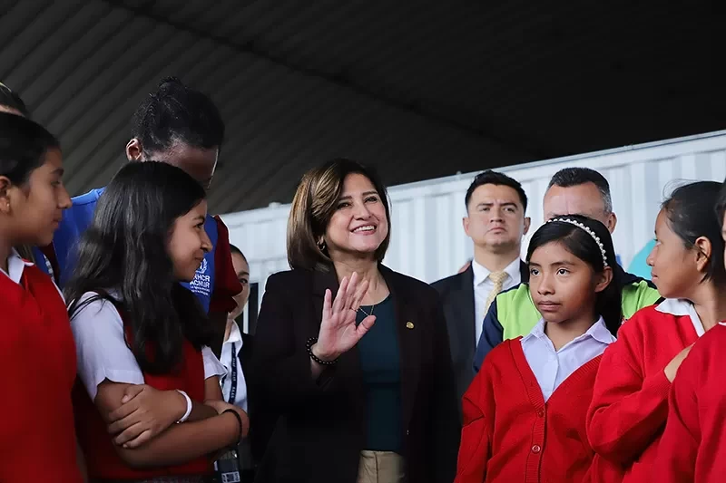 Vicepresidenta visita CAMPIR en Centra Sur en el marco del Día Mundial del Refugiado