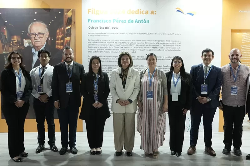 Vicepresidenta recorre y visita la FILGUA 2024