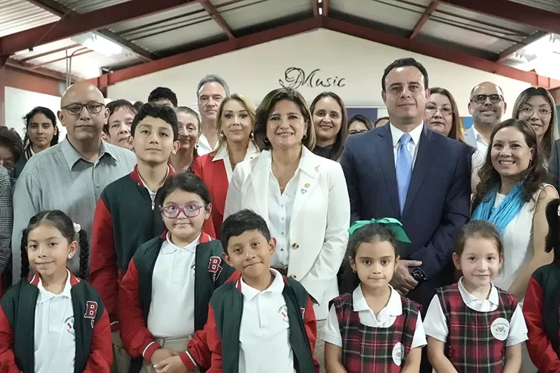 Karin Herrera: "Santiago, eres un verdadero ejemplo de dedicación y esfuerzo”