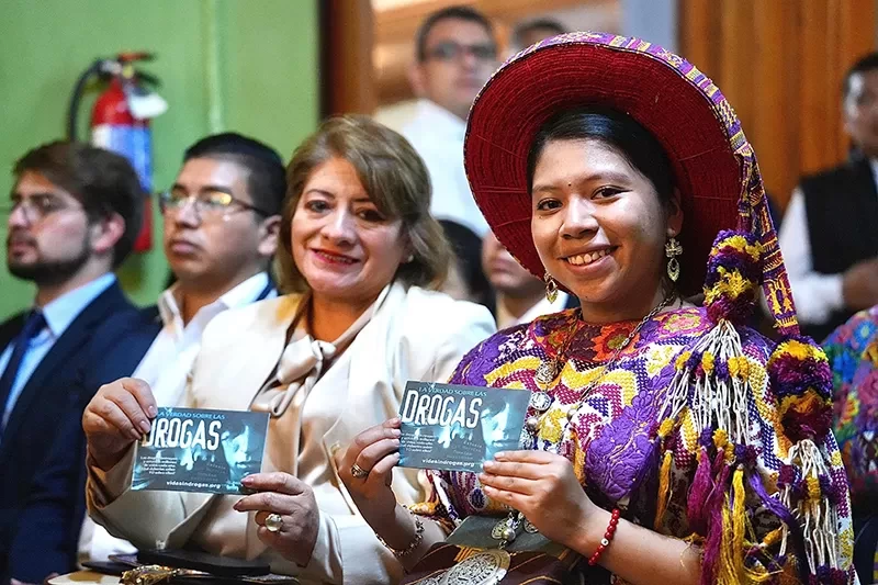 Vicepresidencia y SECCATID previenen sobre uso de VAPE en Quetzaltenango
