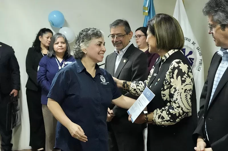 Vicepresidenta asiste a entrega de acreditaciones en el DLNS