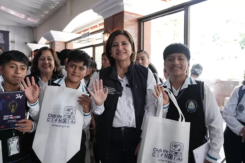 Vicepresidencia y SENACYT inauguran primer Club de Ciencias en Alta Verapaz