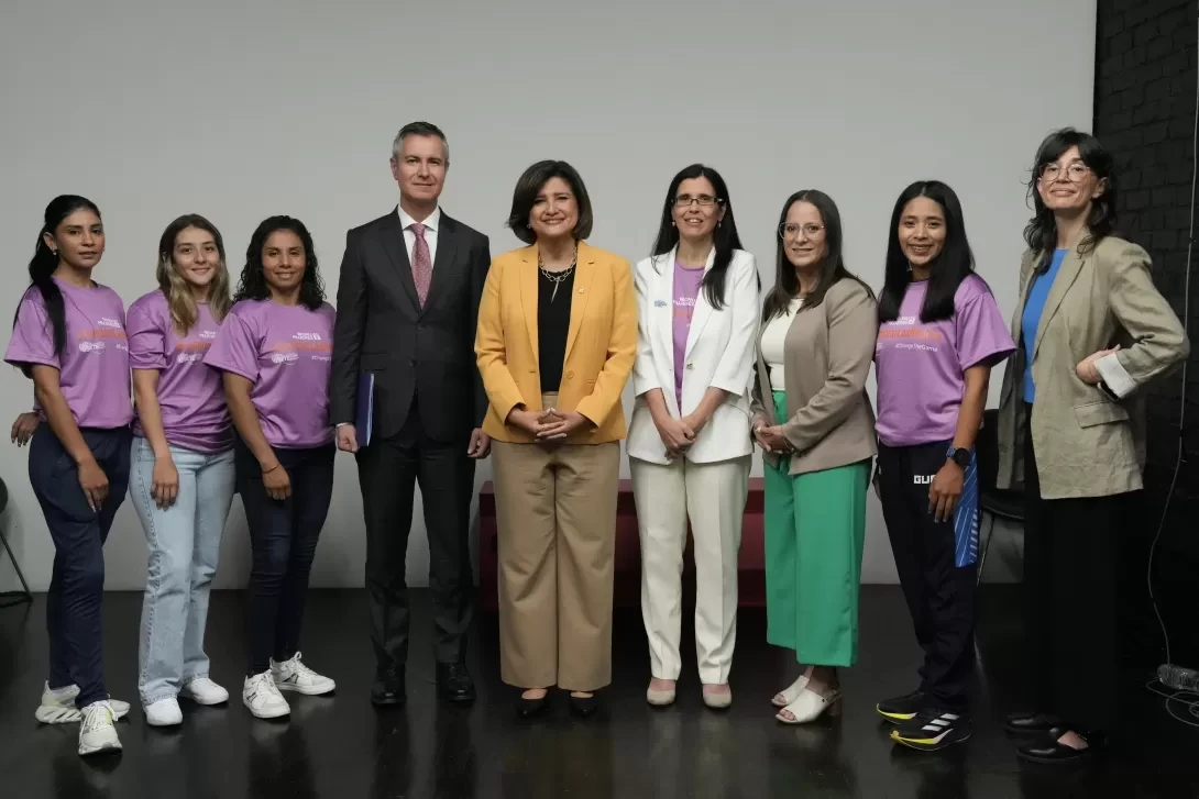 Vicepresidenta incentiva a niñas y adolescentes a sonar para alcanzar sus metas