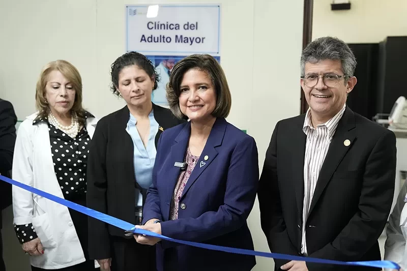 Envejecer con dignidad: vicepresidenta aboga por el bienestar de los adultos mayores