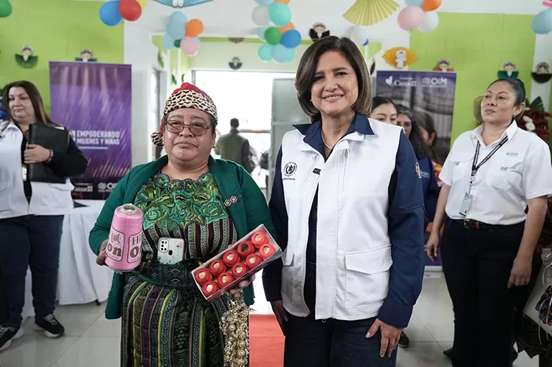 Vicepresidencia y OIM entregan “Capital semilla” a tejedoras de Santa Apolonia, Chimaltenango