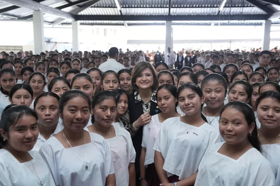 Mujeres y niñas en Alta Verapaz son motivadas a explorar el mundo de la ciencia