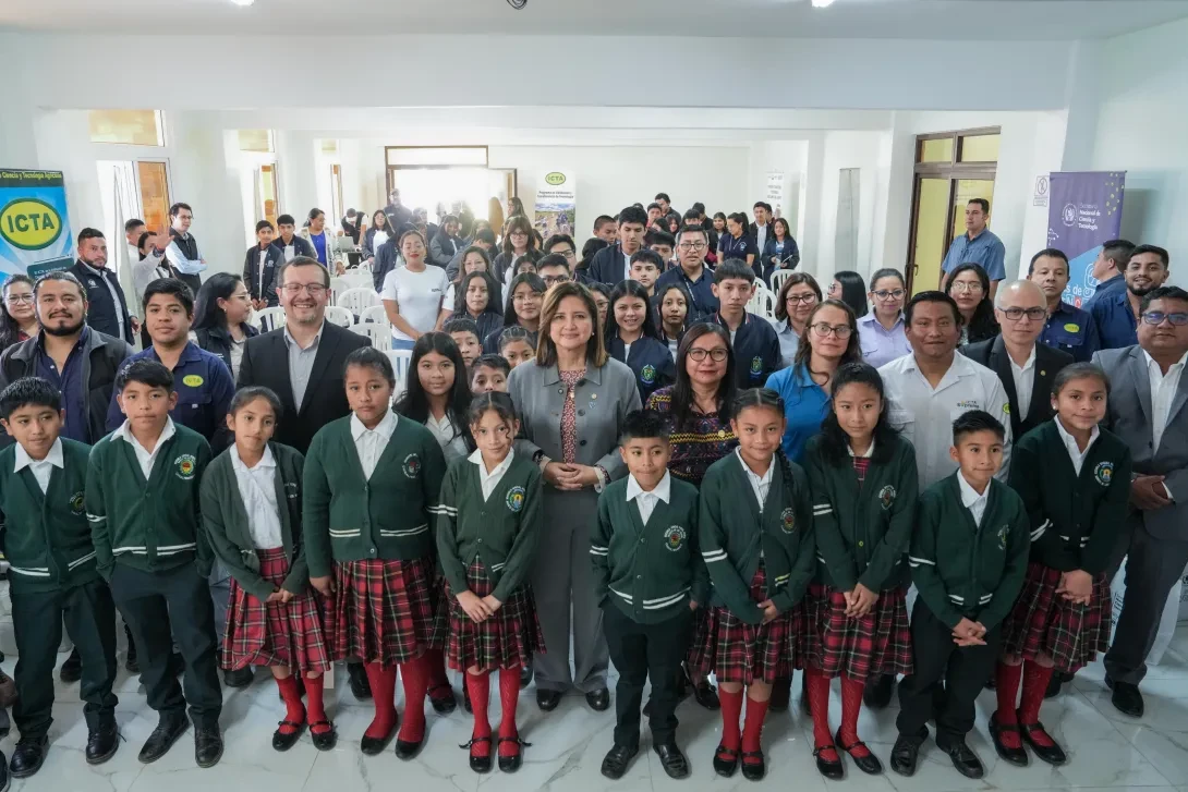 Vicepresidenta de la República, con los estudiantes